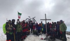 صعود کوهنوردان آستارا به قله آراگاتس ارمنستان